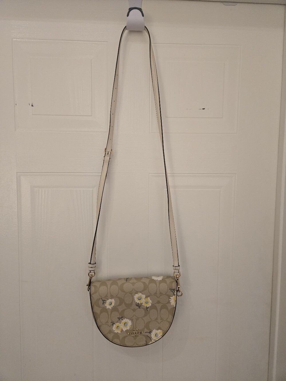 Coach Beige Daisy Saddle Crossbody Bag with Yellow Floral - Picture 2 of 12